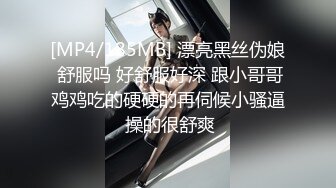 前后夹击黑丝美少妇，女上位骑乘双飞大战熟n女，一个个骚的不要不要