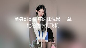 Part7上妻子被单男强制深喉随之而来的干呕感也胜不过被陌生男人玩弄的快感劈开的双腿在老公面前却毫无保留的展示着自己的妩媚和淫荡